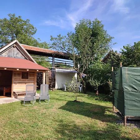 Luxe tent Rustic Glamping On A Farm
