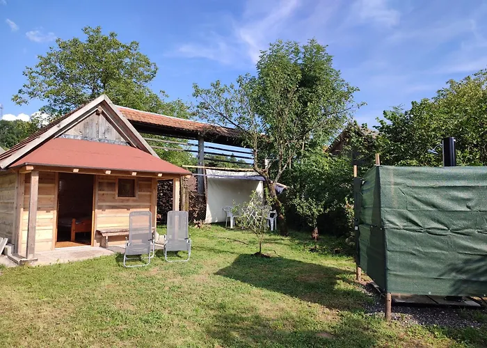 Luxe tent Rustic Glamping On A Farm