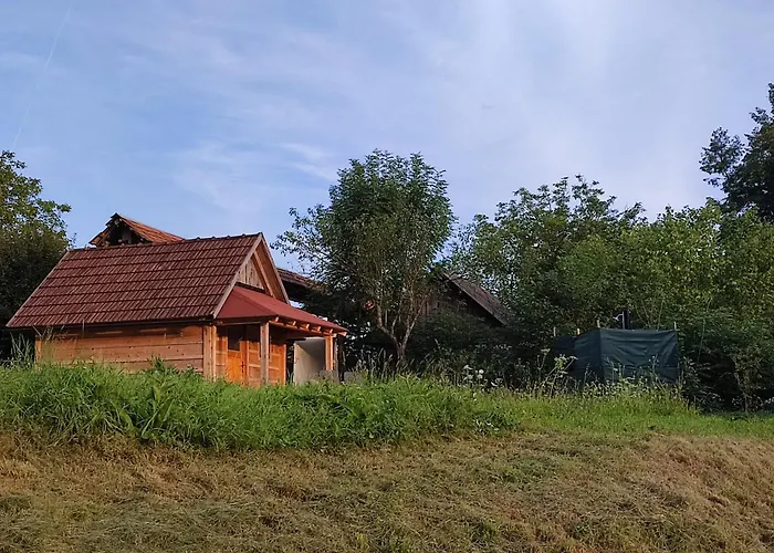 Luxe tent Rustic Glamping On A Farm